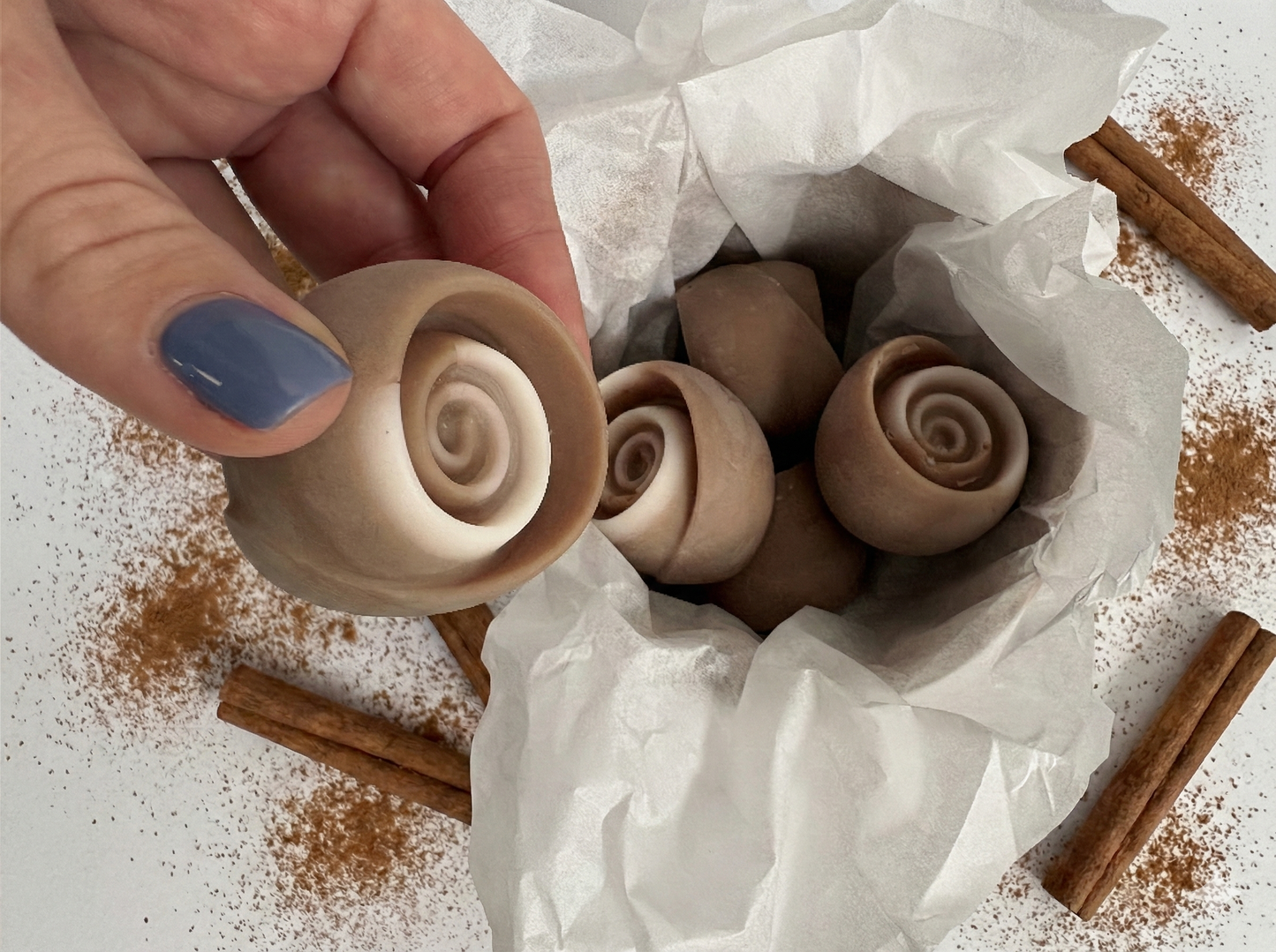 Cinnabon Drift | Cinnamon & Vanilla Sculptural Wax Melts Описание (Product Description):