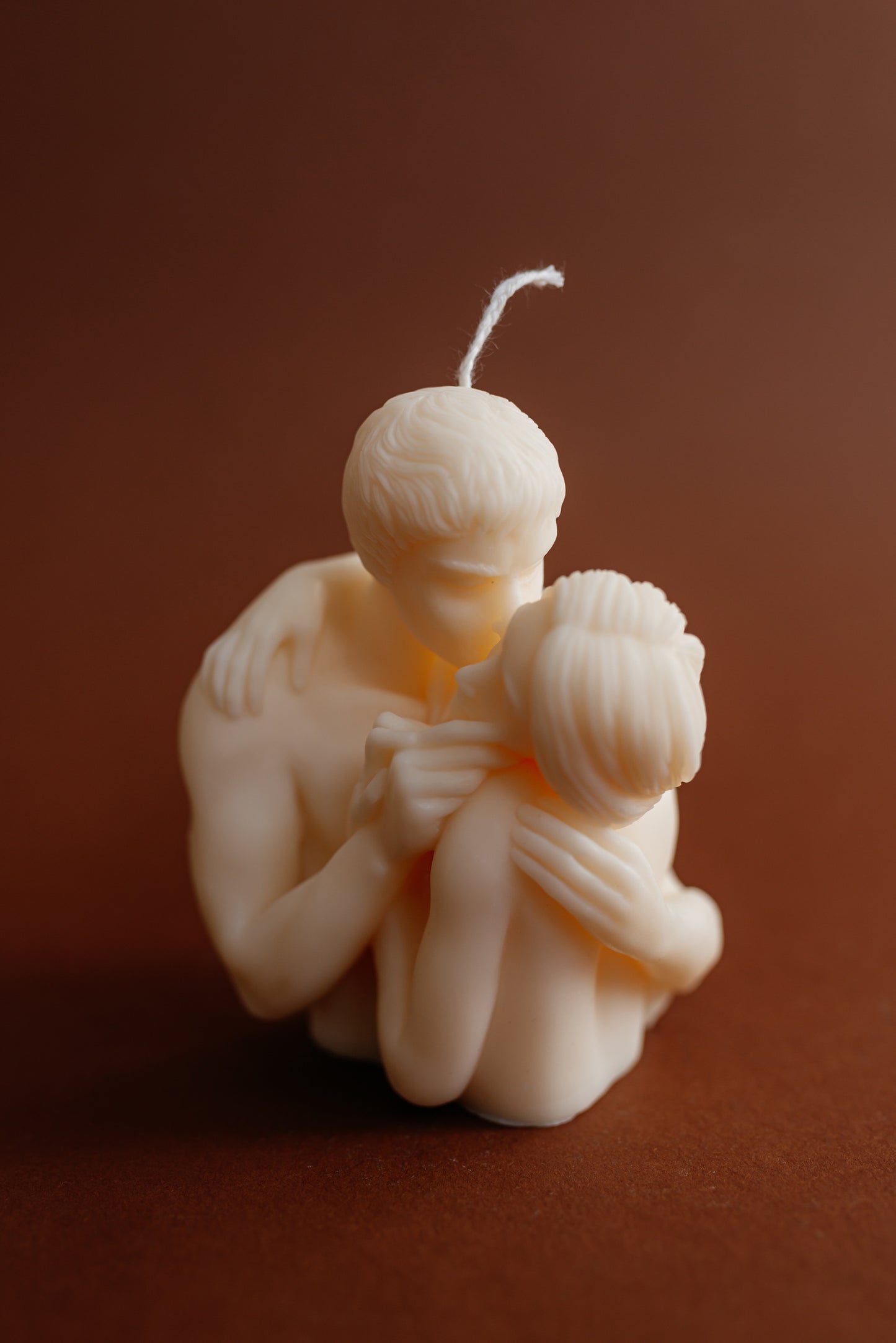 Romantic Couple Candle – Soy Wax Sculptural Gift – Anniversary or Valentine’s Decor – Handmade Love Candle