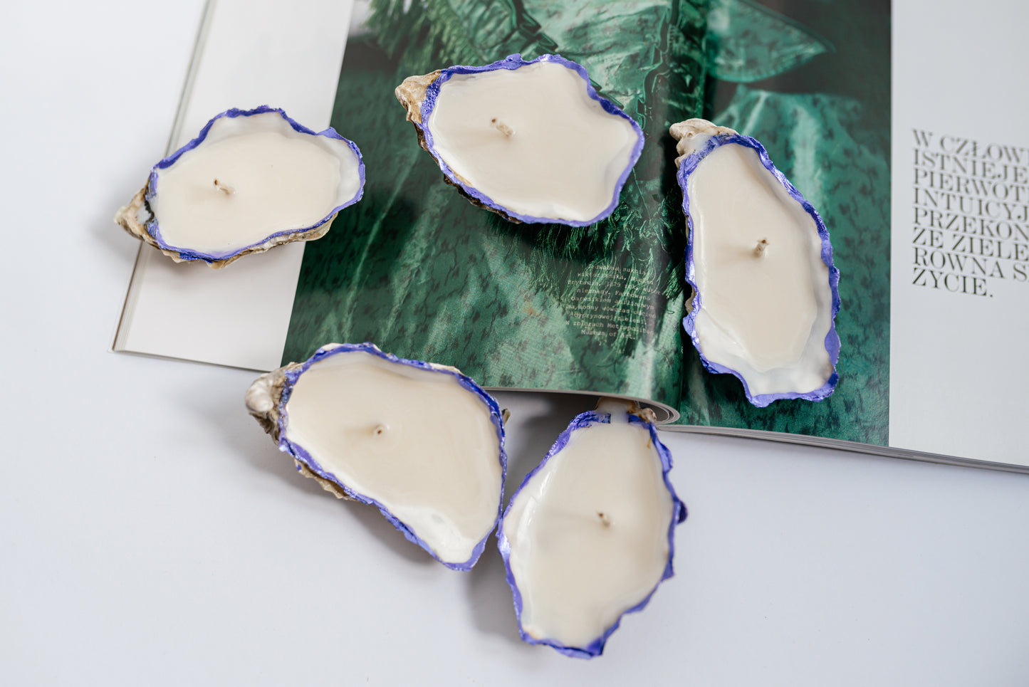 Purple Rim Oyster Shell Wedding Candle – Coastal Wedding Table Decor, Boho Beach Favor, Unique Soy Wax Gift