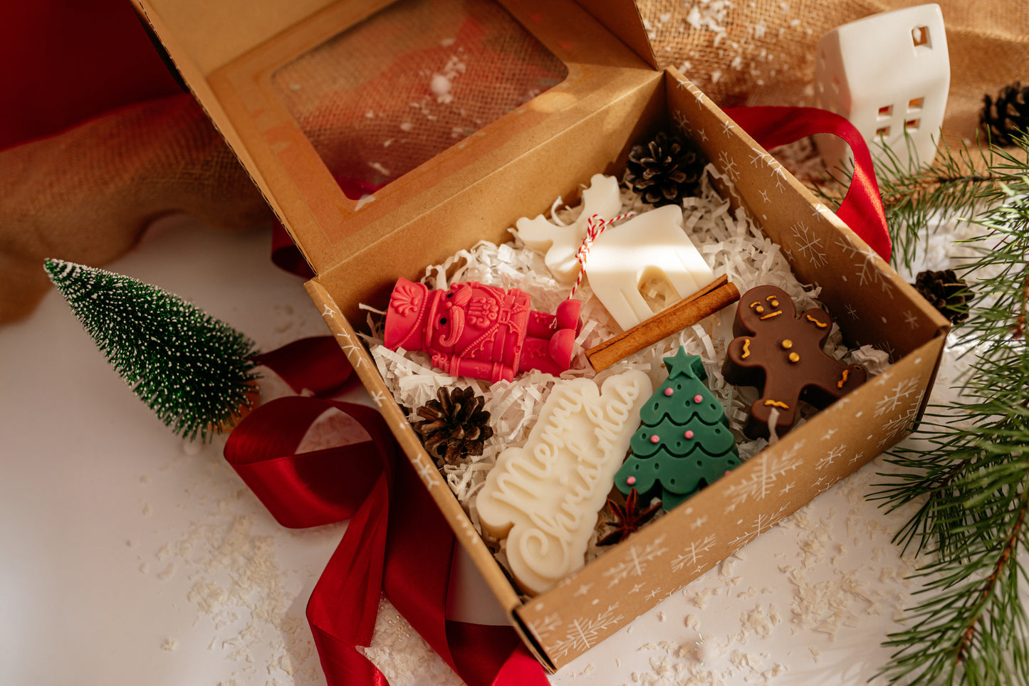 Magical Christmas Candle Gifts – Cozy Winter Table Décor